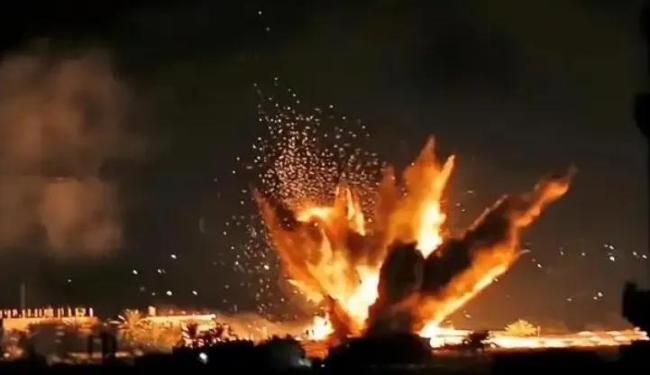 伊朗导弹基地被袭后建筑群夷为平地 中东局势骤紧