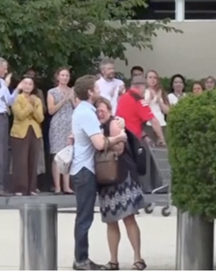 金鼎配资 美媒：美国务院启动大规模裁员当日，多名被裁员工流泪离开